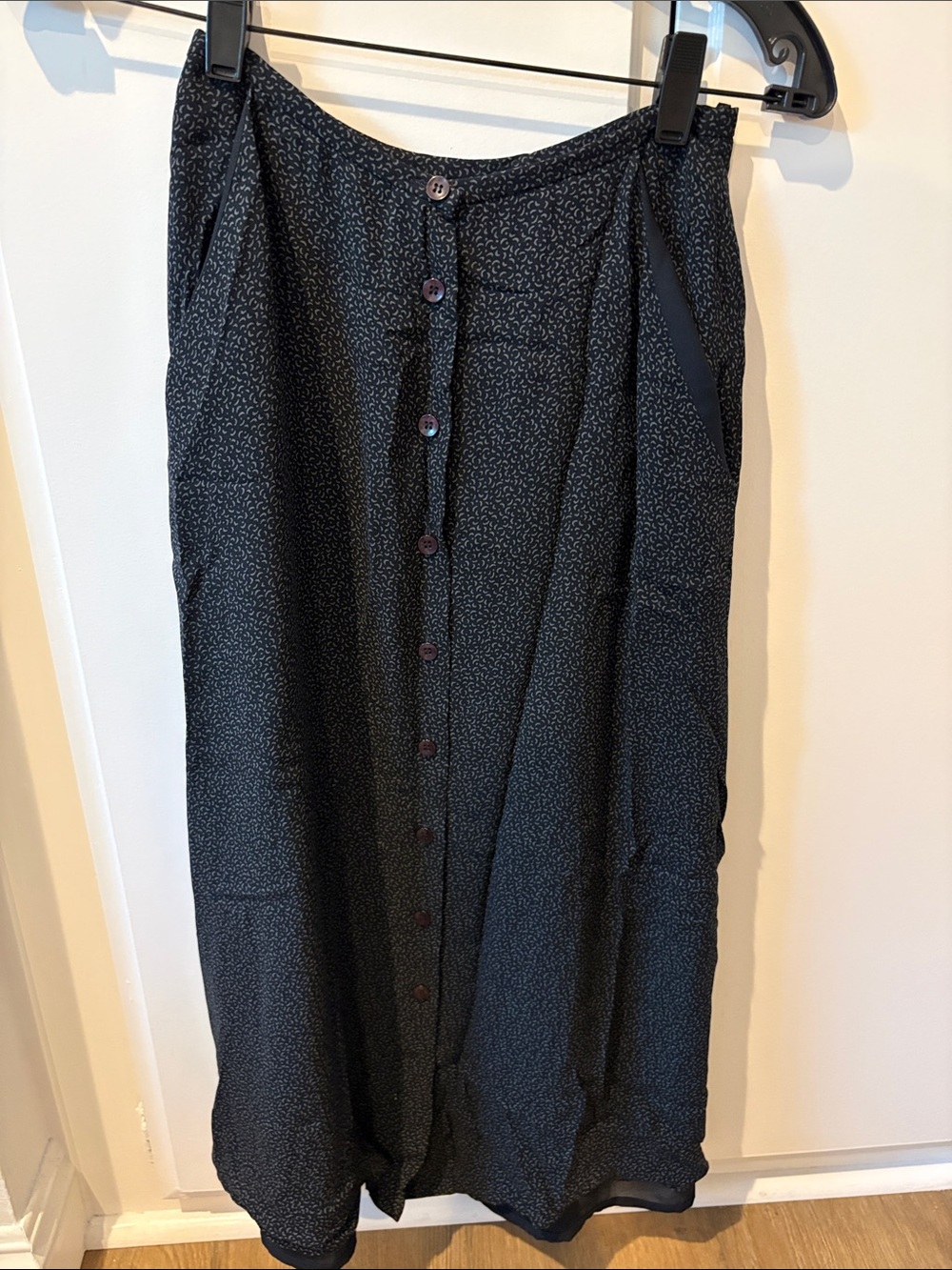 Jones New York Black Button-Front Maxi Skirt with Subtle Print